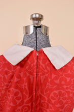 Load image into Gallery viewer, Red 60s Peter Pan Shift Dress: Detail of Zipper
