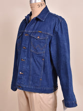 Load image into Gallery viewer,  Dark Wash Western Denim Jacket By Wrangler as shown from the side
