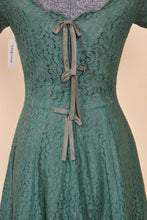 Load image into Gallery viewer, Green Late 1950s Lace Party Dress, XS: Bows on Back 
